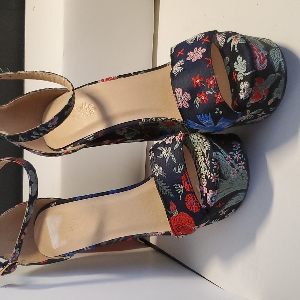 Charlotte Russe Floral Heels - Picture 2 of 6